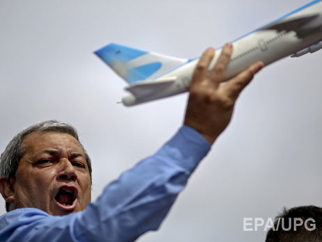 В Аргентине начались протесты из-за решения правительства открыть рынок внутренних авиаперевозок. Фоторепортаж