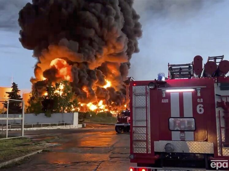 СМИ опубликовали спутниковые снимки последствий взрыва на нефтебазе в Севастополе