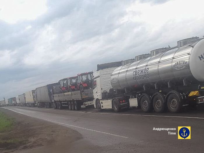 У Донецькій області на кордоні з РФ виник затор, окупанти вивозять крадене зерно – Андрющенко