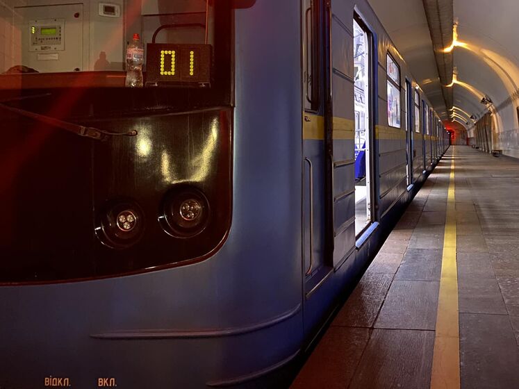 В Киеве в метро погибла женщина