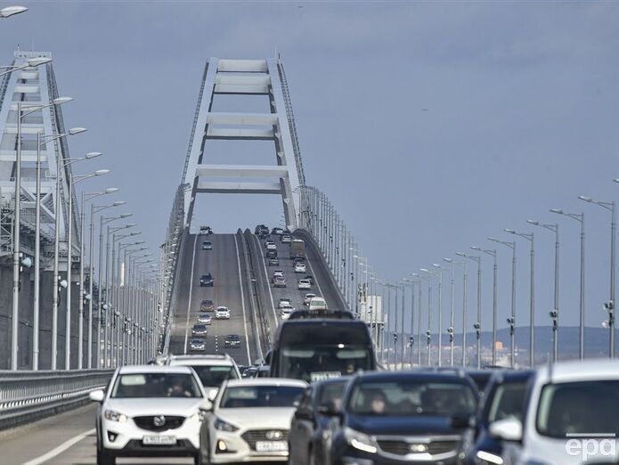 "Опори Керченського мосту втомилися. Уже час". У ЗМІ з'явилися фото тріщин на опорі Кримського мосту