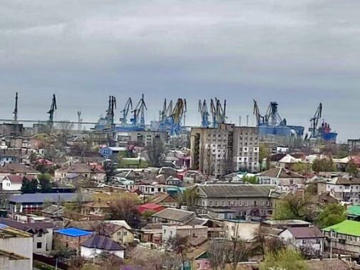В порт Бердянск зашли два судна РФ и загружали краденое украинское зерно и металл