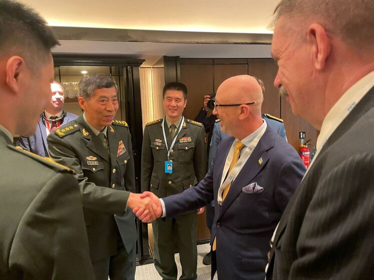 Министр обороны Китая встретился с Резниковым и предложил "все возможные средства" для урегулирования войны