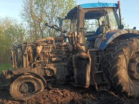 У Харківській області на невідомому пристрої підірвався трактор, чоловік і жінка дістали поранення – ДСНС