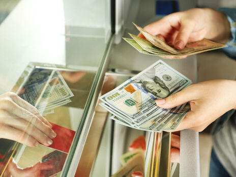 У НБУ пояснили, чи потрібно платити комісію за обмін старих або зношених іноземних банкнот