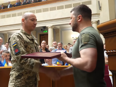 Зеленский присвоил звание Героя Украины командиру зенитчиков, которые сбили 13 