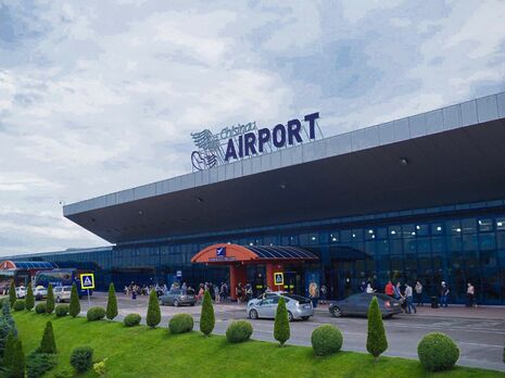 Стрілець з аеропорту Молдови помер у лікарні