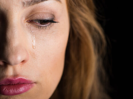 Чому не треба приховувати сльози від дітей? Відповідь психологині