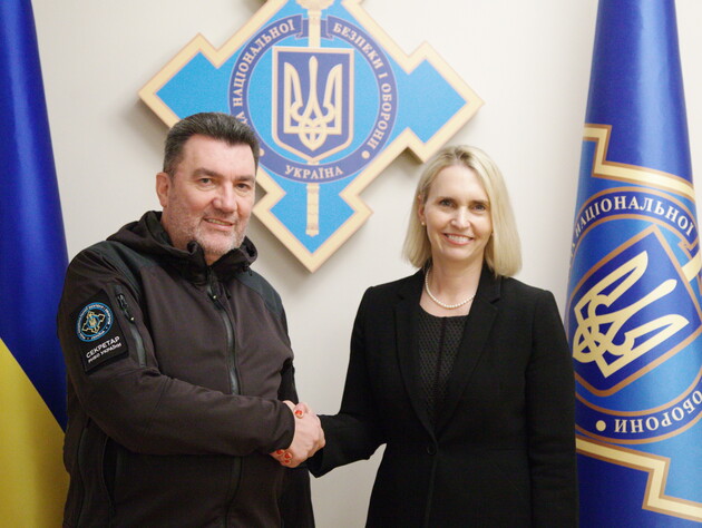 Посол США обсудила с Даниловым помощь Украине 
