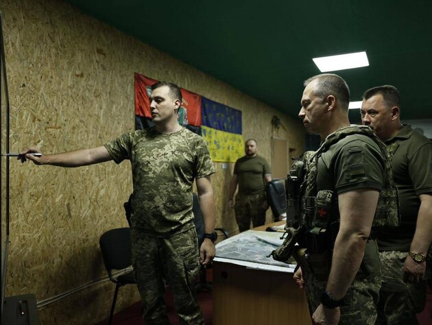Сырский: Работаем с командирами в районе боевых действий на купянском направлении