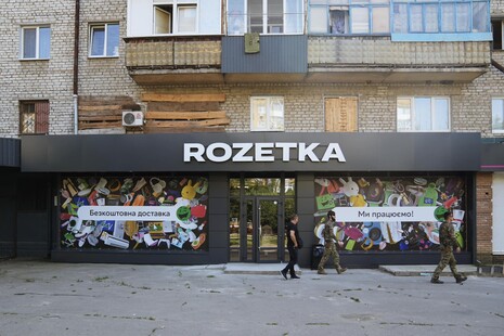Мы открыли магазины в прифронтовых Краматорске и Константиновке. Несмотря на обстрелы и страх, люди там продолжают жить, любить и даже делать консервацию 