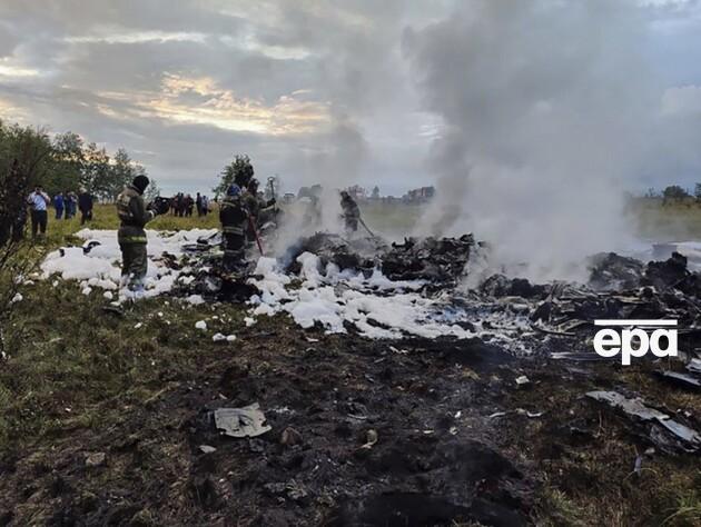 Росавиация опубликовала список пассажиров и экипажа разбившегося самолета Пригожина. СМИ сообщили об обнаружении останков всех 10 человек