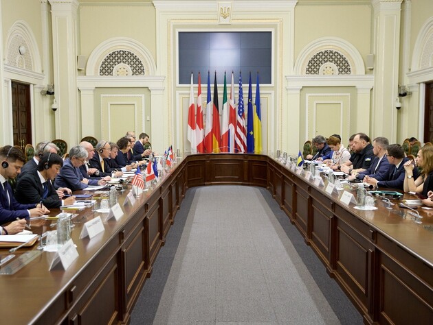 Послы G7 на встрече со Стефанчуком отметили приоритетность антикоррупционной и судебной реформ