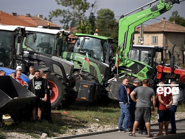 По всей Болгарии проходят протесты из-за украинского экспорта. Фермеры перекрывают дороги и требуют компенсации. Видео