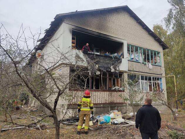 Оккупанты ударили ракетой по селу в Харьковской области, С-300 попала между двумя многоквартирными домами, есть пострадавшие