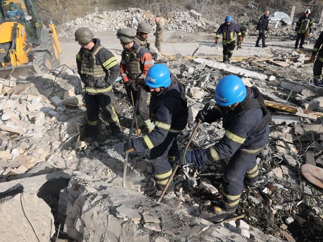 Кількість жертв ракетного удару РФ по селу Гроза зросла, у лікарні померла поранена