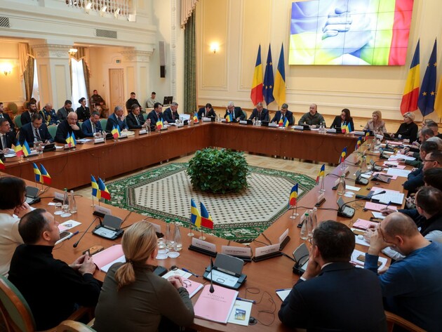 У Києві відбулося спільне засідання урядів України й Румунії. Шмигаль повідомив про підписання семи документів