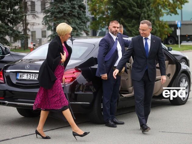 В автомобиле канцелярии президента Польши нашли датчик слежения. Он не раз был в составе кортежа Дуды во время его поездок в Украину – СМИ