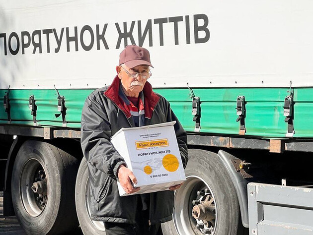 У Новоархангельську Кіровоградської області триває видавання допомоги від Фонду Ріната Ахметова для переселенців