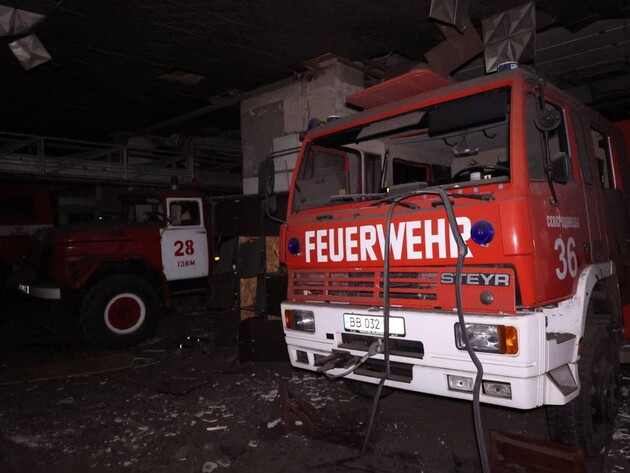 Росія вночі вдарила по пожежній частині Ізюма в Харківській області, вісьмох рятувальників поранено