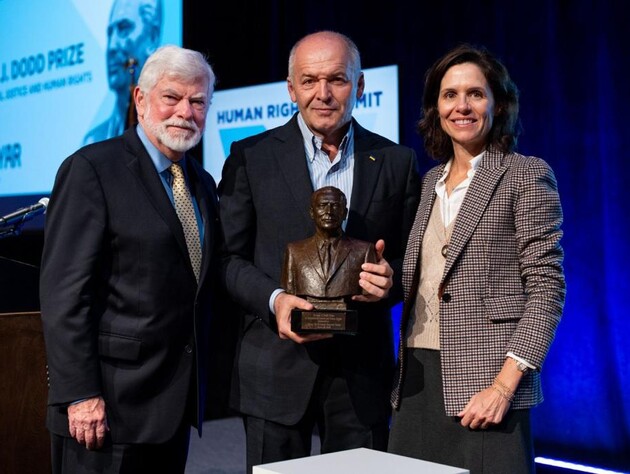 Пинчук стал лауреатом американской премии Додда по международному правосудию и правам человека от имени мемориального центра 