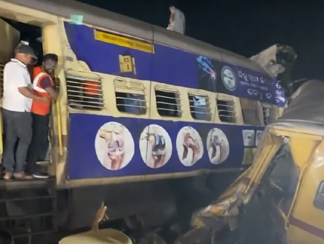 В Індії зіткнулися пасажирські поїзди, є загиблі