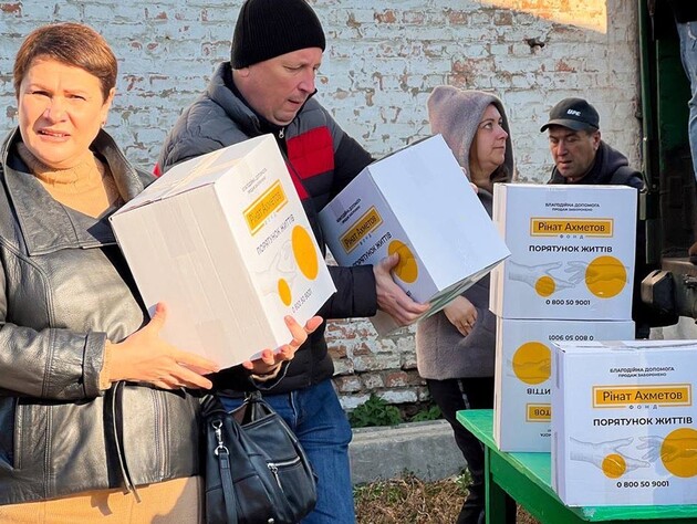 Выдача продуктовых наборов от Фонда Рината Ахметова для переселенцев продолжается в Новоукраинке Кировоградской области