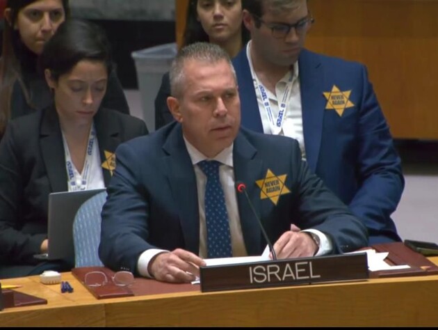 Делегация Израиля пришла в Совбез ООН с желтыми звездами Давида. Видео