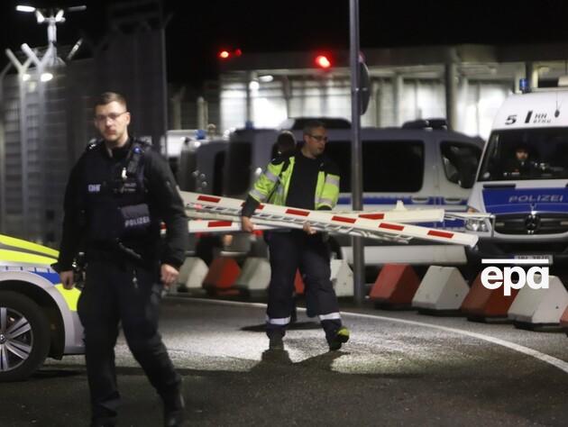 Девочку-заложницу в аэропорту Гамбурга освободили, ее отец сдался полиции