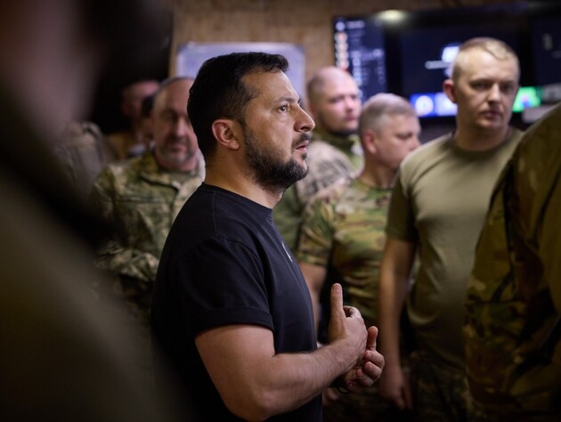 Украинские военные разрабатывают планы и операции, чтобы быстрее продвигаться и наносить неожиданные удары по РФ – Зеленский