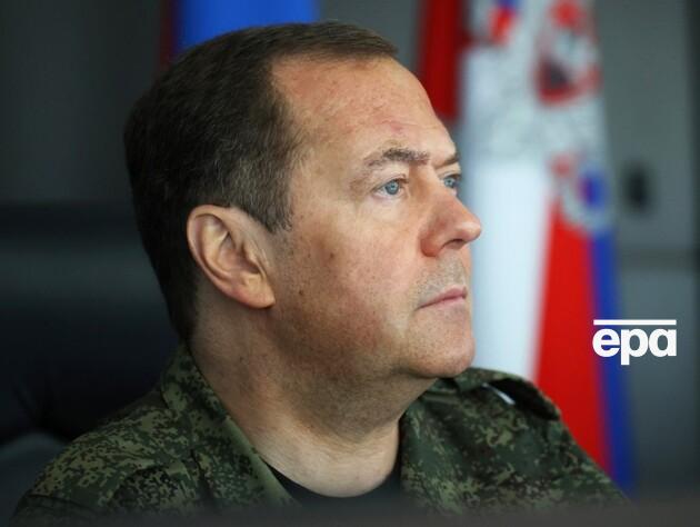 Медведев заявил, что производство вооружений в РФ вышло на 