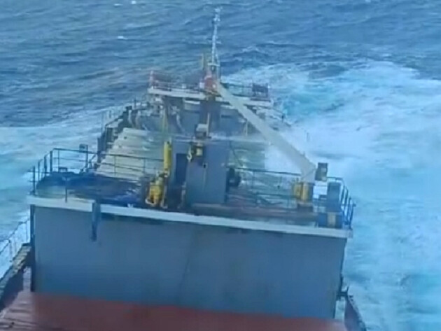 В водах Греции затонуло судно с солью, есть погибший и пропавшие без вести