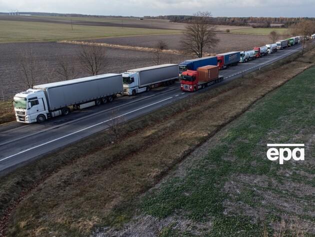 В очередях в сторону Украины в Польше на четырех КПП находится около 2,4 тыс. грузовиков – ГПСУ