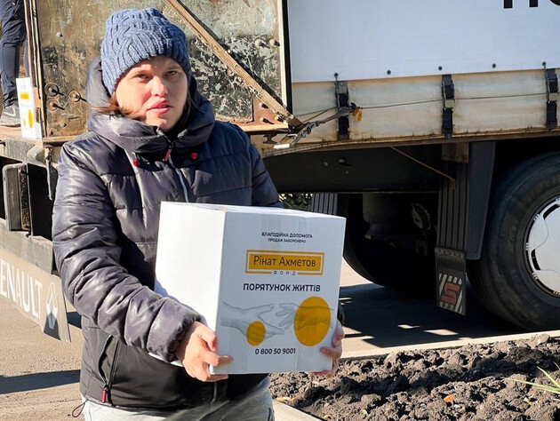 Жители прифронтового Мирнограда продолжают получать продуктовые наборы от Фонда Рината Ахметова