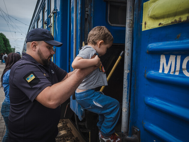 Із 15 населених пунктів Херсонської області евакуювали всіх дітей, ще 149 залишаються у восьми пунктах – ОВА