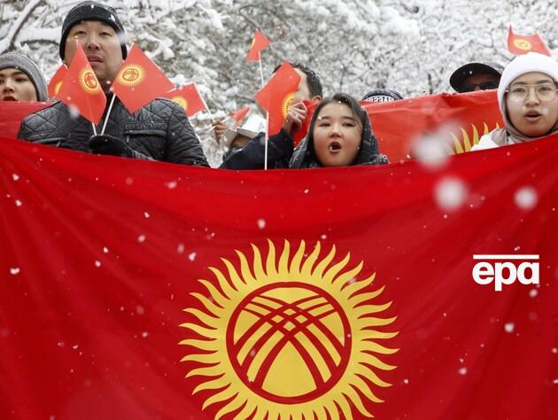 Парламент Кыргызстана решил изменить национальный флаг