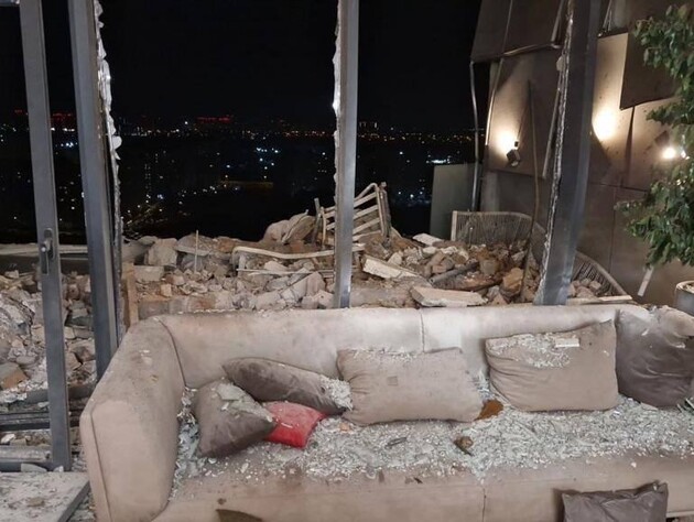 В Киеве обломки российского беспилотника рухнули на жилые дома, есть пострадавший