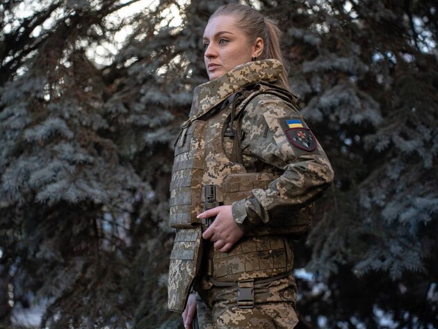 Минобороны Украины сертифицировало первый бронежилет для женщин