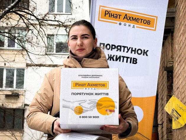 В Киеве переселенцы из Старобельской общины получают помощь от Фонда Рината Ахметова 