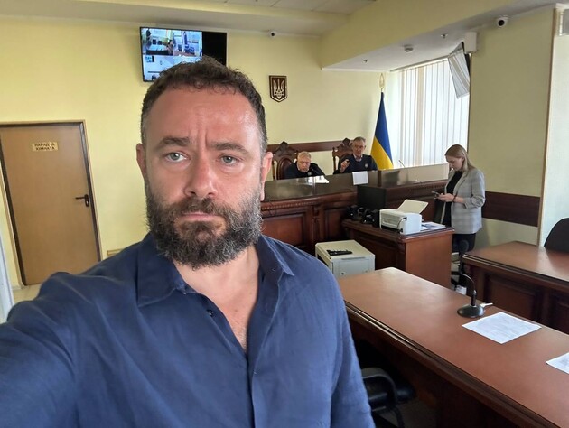 Народного депутата Украины будут судить за подделку документов для выезда за границу. Вероятно, речь идет о Дубинском 