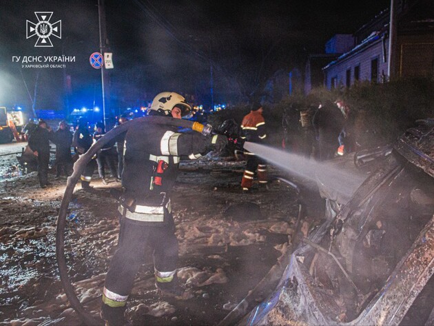 Рятувальники й поліція показали наслідки удару РФ по готелю в Харкові. Кількість постраждалих зросла до 13. Відео