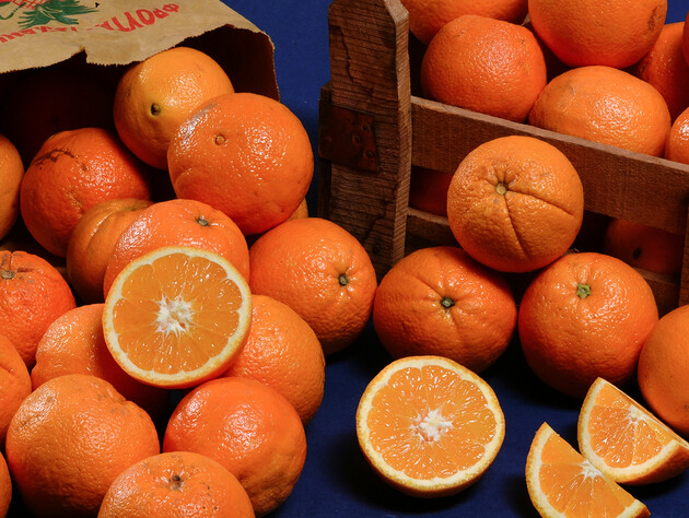 Если увидели это на кожуре апельсина – не покупайте его. Три совета, которые помогут выбрать самые сочные фрукты без белой пленки