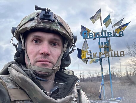 Те, кто отправил военнослужащих СБУ следить за журналистами, когда в окопах Авдеевки вынуждены сражаться пожилые ремонтники, – настоящие предатели Украины 