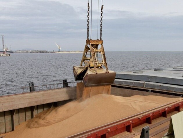 З порту окупованого Маріуполя скерували судно із 7,8 тис. тонн краденого українського зерна – ЗМІ