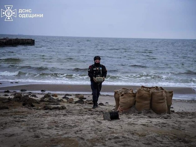 На одеському пляжі сапери підірвали російську міну. Фото, відео