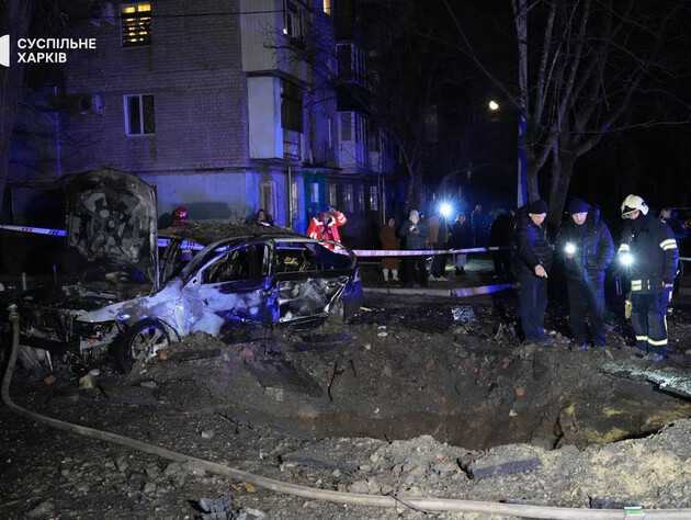 Унаслідок удару російського дрона по Харкову пошкоджено житлові багатоповерхівки, горіли машини та гаражі. Фото