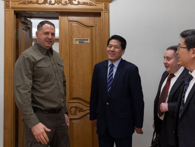 Спецпредставитель Китая прибыл в Киев, ему рассказали о справедливом мире и ядерных угрозах