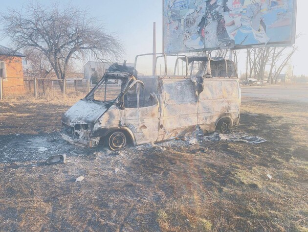 Окупанти у Вовчанську влучили дроном у цивільний автомобіль, загинуло двоє людей. Фото