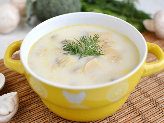 Добавьте это в воду – и суп получится очень нежный. Простой и быстрый рецепт вкусного блюда на грибном бульоне