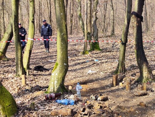 В лесу в Волынской области подорвались трое мужчин, вероятно, разбирая снаряд времен Второй мировой